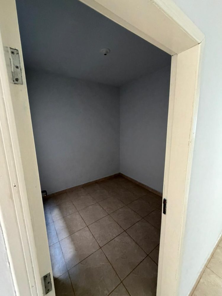 1000858436
