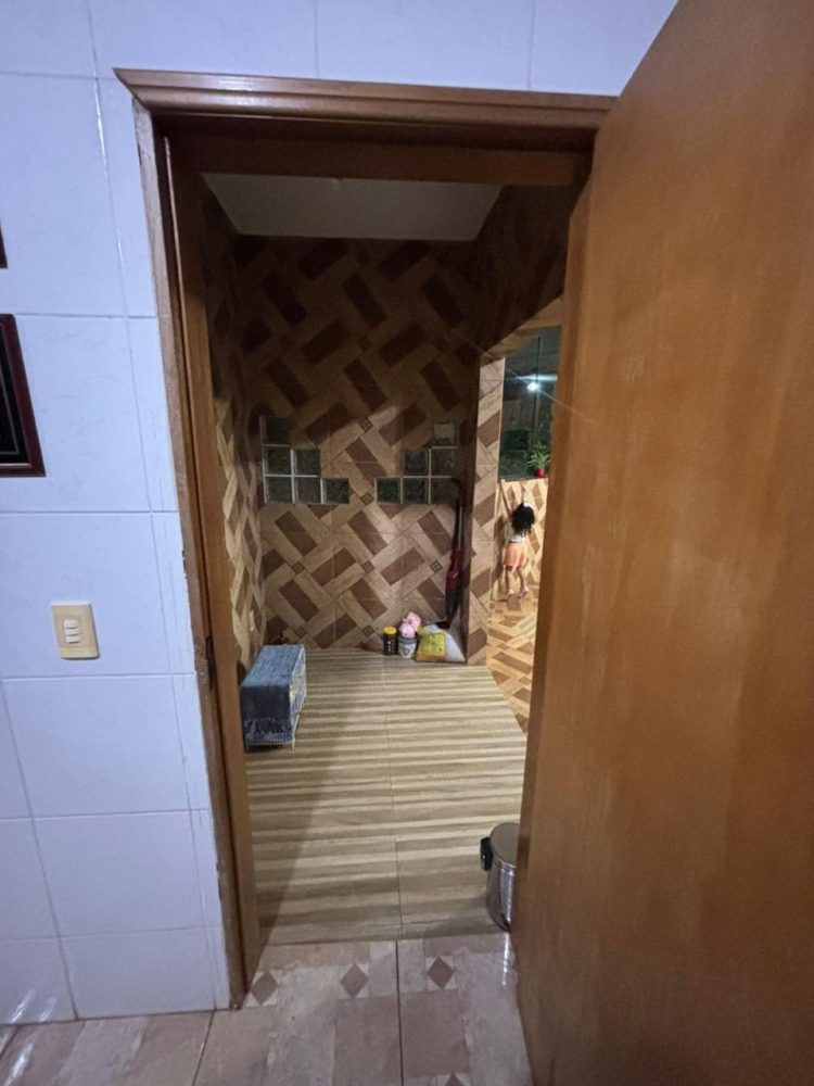1000886544