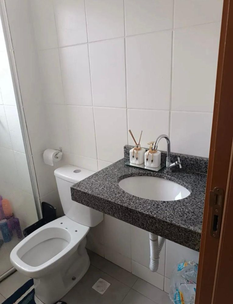 1000901372